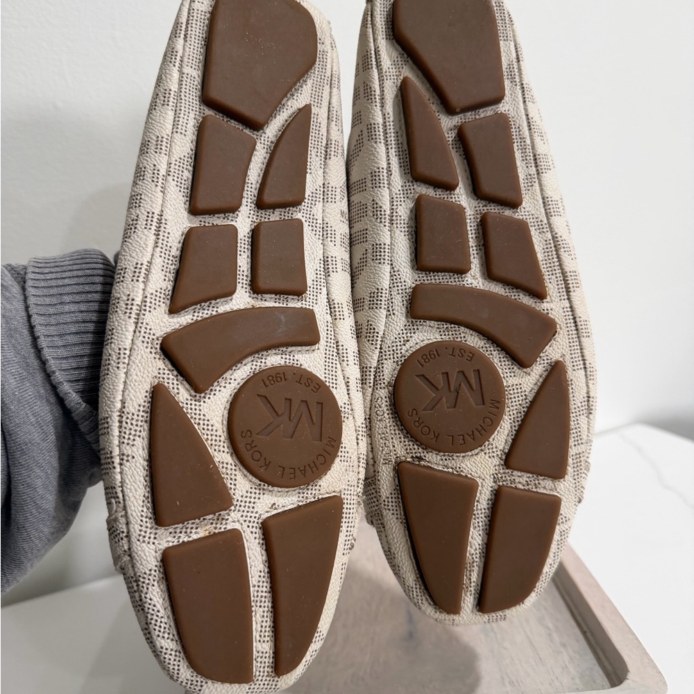 Michael Kors Size9 Cream and Gold Flats - Picture 7 of 9